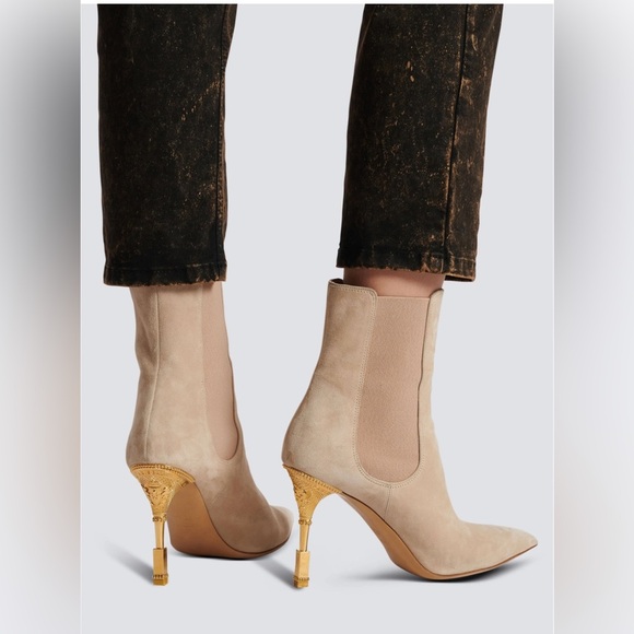 Balmain
Women's Pointed Toe Sculpted High Heel Ankle Boots - Picture 6 of 16